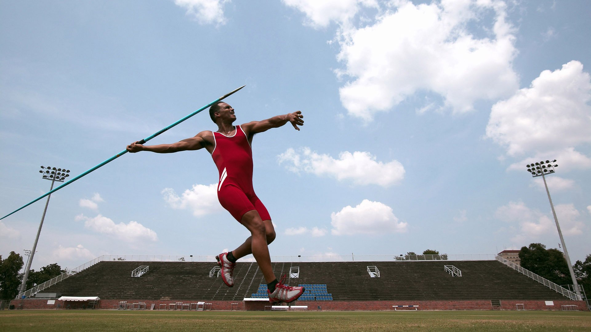 中国冰雪运动蓬勃发展，年轻选手国际赛场崭露头角